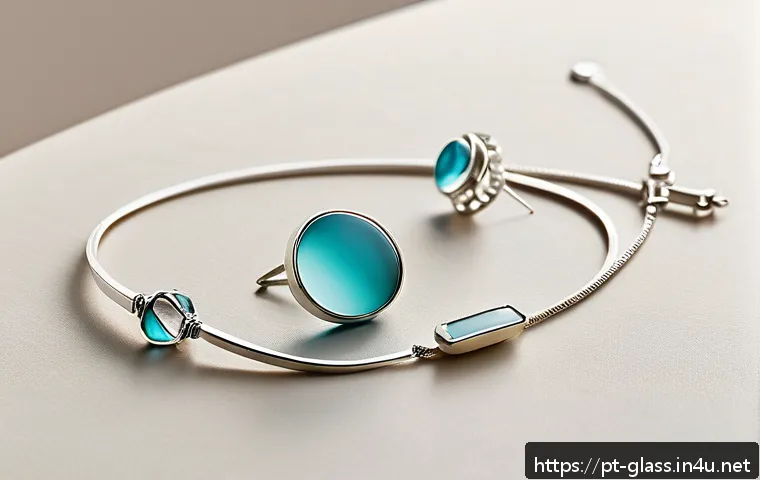 유리공예와 보석 공예 결합 - A minimalist glass jewelry set featuring transparent and colored glass pieces with clean geometric s...
